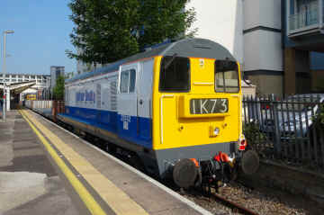 20140517 20142 was stabled in Slough platform 6 with 20189 and wagons 95378 95383.jpg (1183238 bytes)