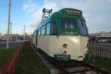 Tramcar 290 displayed by the Pleasure Beach(2).jpg (944768 bytes)